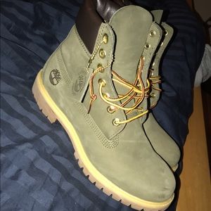 Timberland olive green 6-inch boots